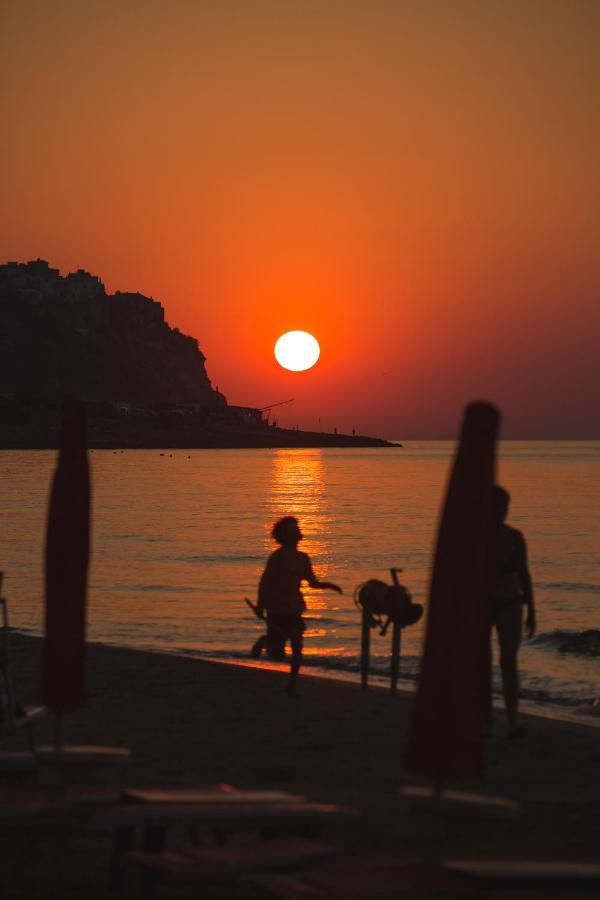 Appartamenti - Spiaggia Zaiana 페스키치 외부 사진